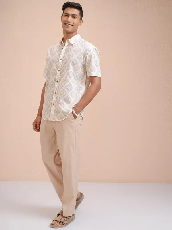Men White Printed Relaxed Fit Casual Shirt