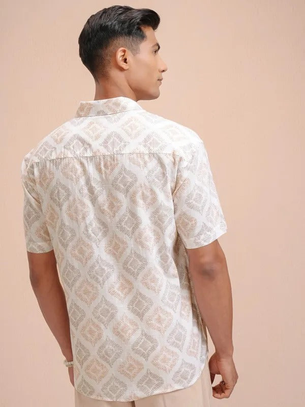 Men White Printed Relaxed Fit Casual Shirt