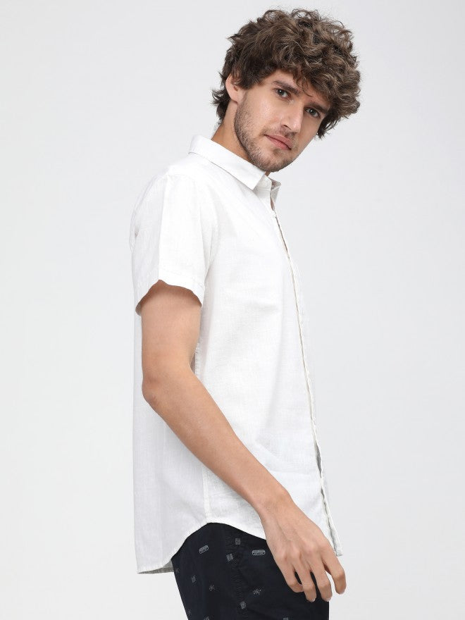 Men White Solid Slim Fit Casual Shirt