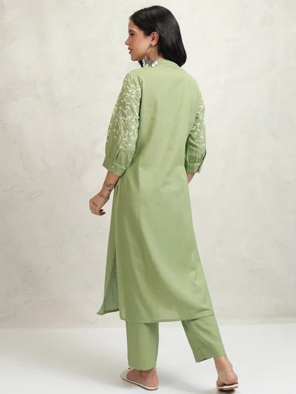 Women Green Embroidered Kurta With Trousers