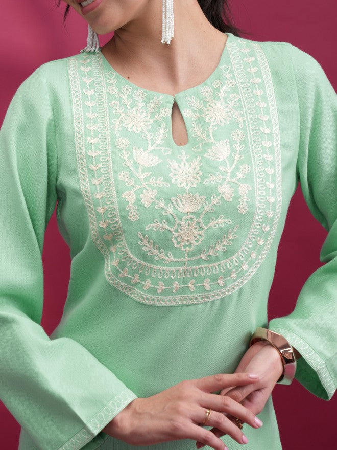 Women Green Embroidered Straight Kurta